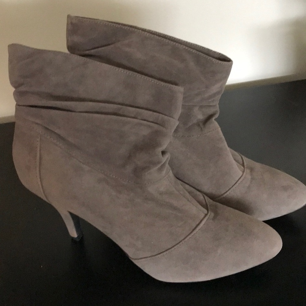 Grey slouchy top booties